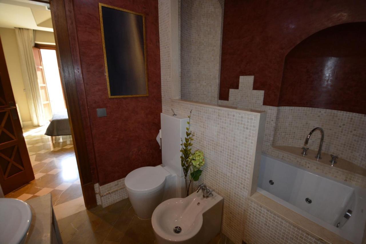 Apartamento Luxury With Views To Alcazar, Cathedral And Giralda. *