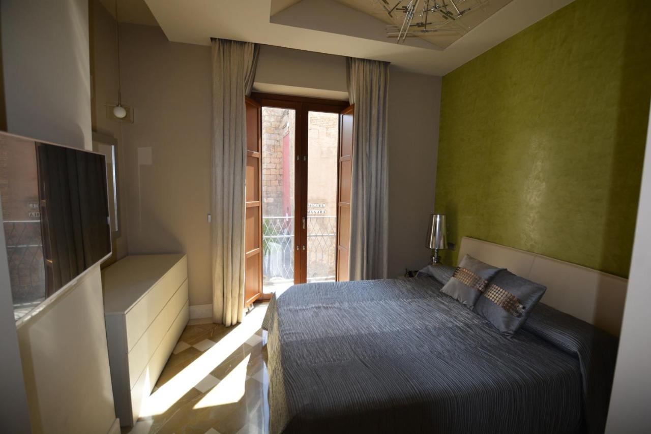 Luxury With Views To Alcazar, Cathedral And Giralda. Apartamento *