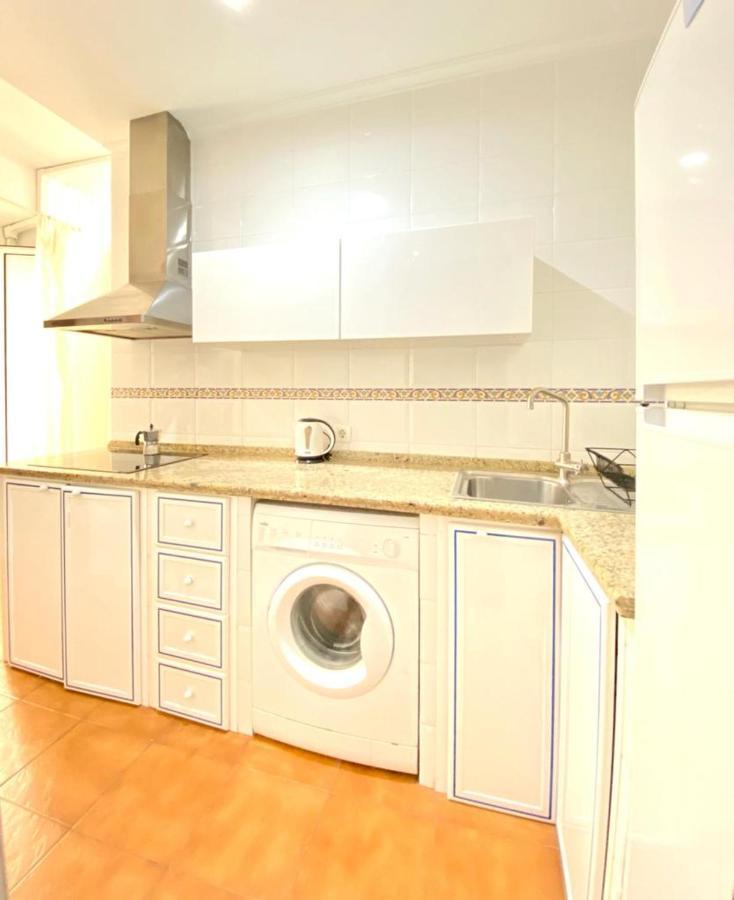Superb In Downtown Of ,parking Optional, !! *