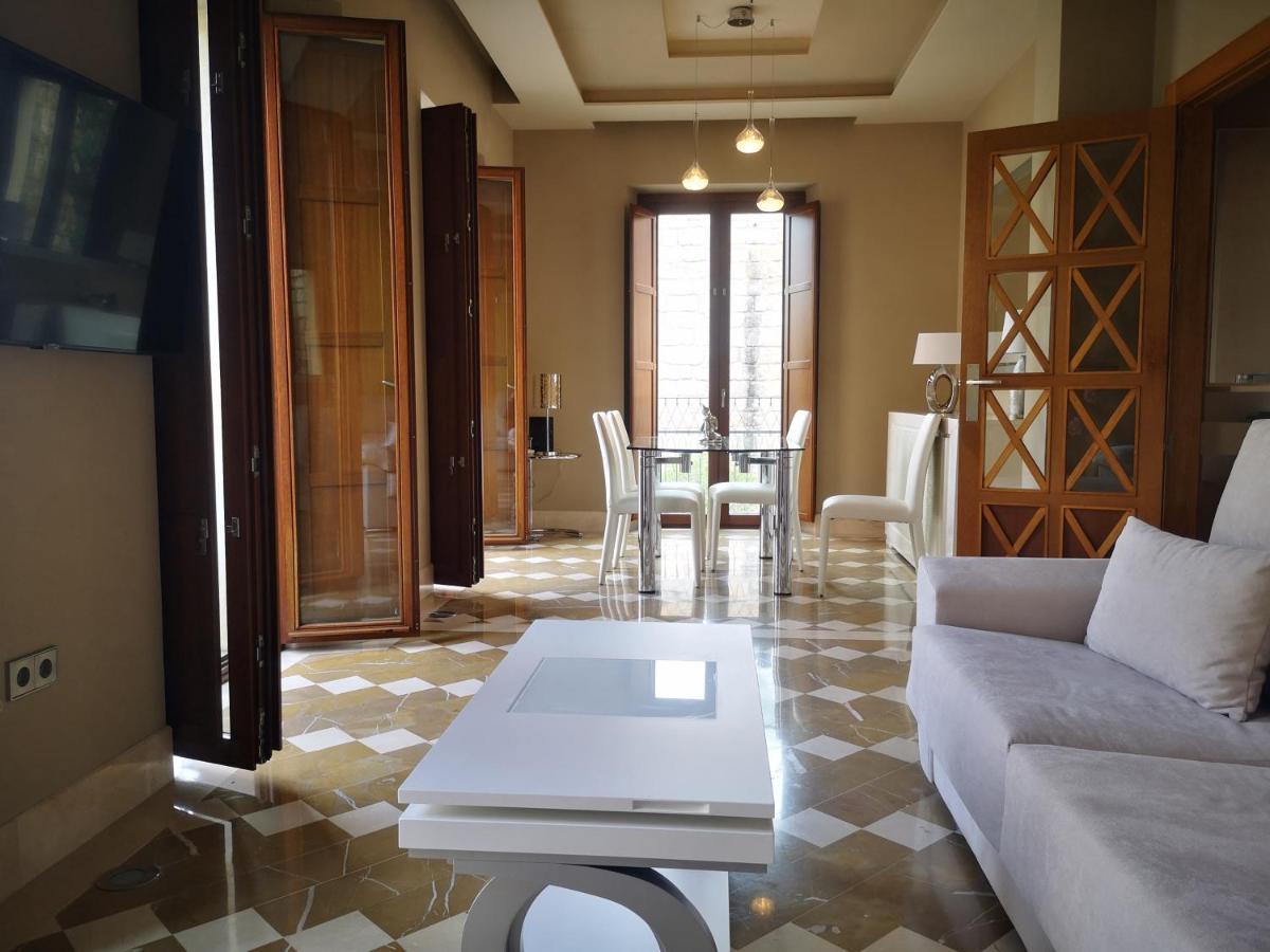 Luxury With Views To Alcazar, Cathedral And Giralda. Apartamento *
