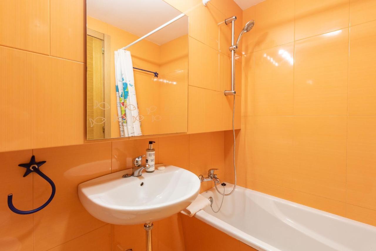 Goles Courtyard With Parking By Valcambre Apartment Seville