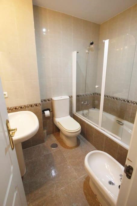 Apartment Clasica: Amigos Y Familia. Parking Gratis!
