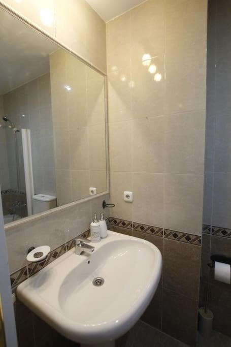 Apartment Clasica: Amigos Y Familia. Parking Gratis! *