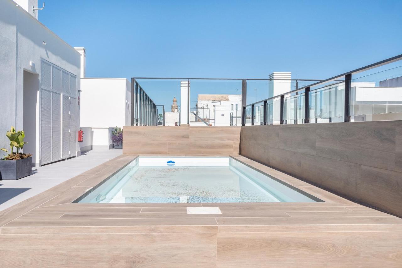 Modern With Swimming Pool- 2bd 2bth- Triana