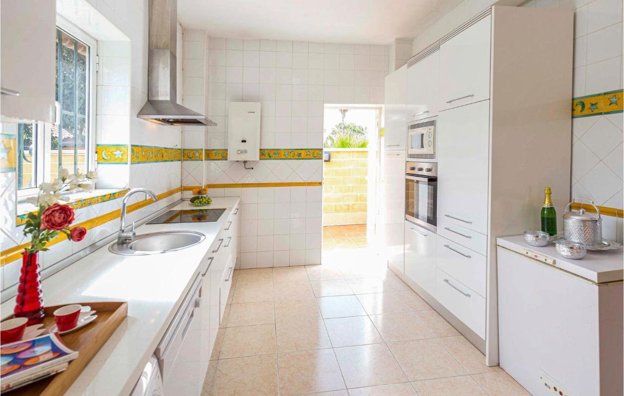 Holiday home Beautiful In With 3 Bedrooms, Wifi And Swimming Pool *