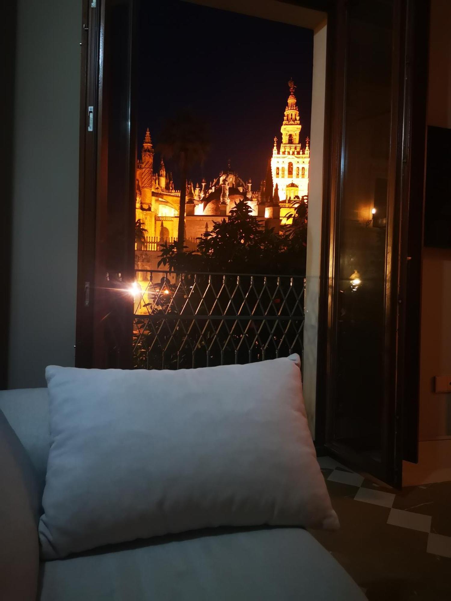 Luxury With Views To Alcazar, Cathedral And Giralda. *
