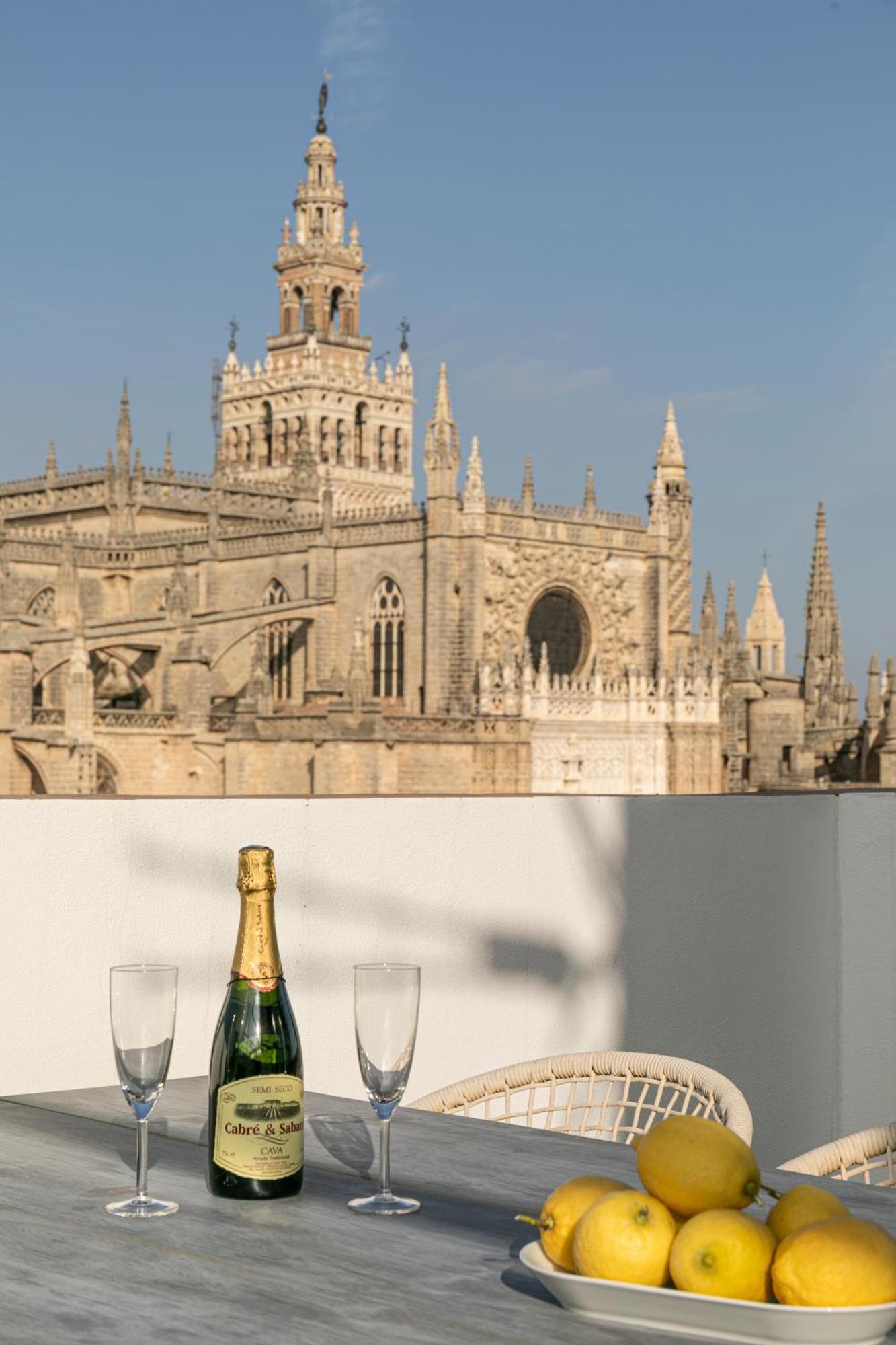 Isg Modern Atticpool At The Cathedralfree Parking * Seville