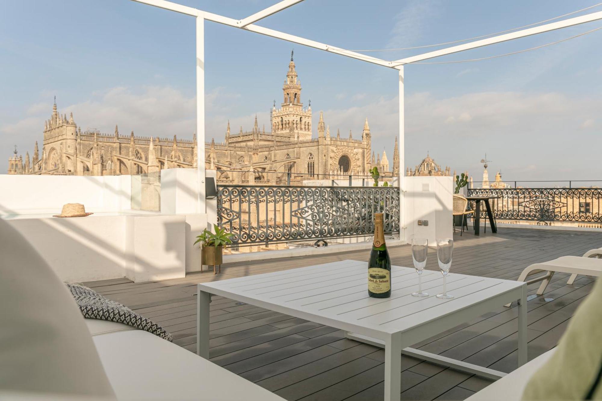 Isg Modern Atticpool At The Cathedralfree Parking Seville