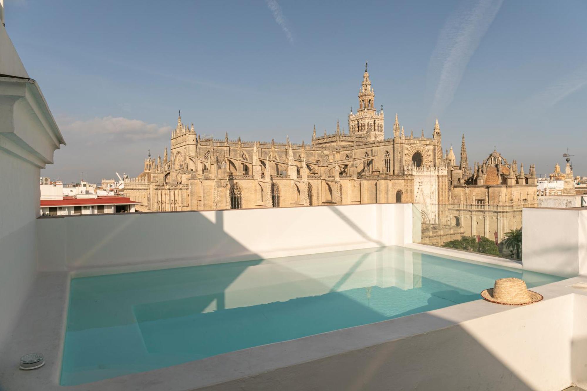 Isg Modern Atticpool At The Cathedralfree Parking Seville
