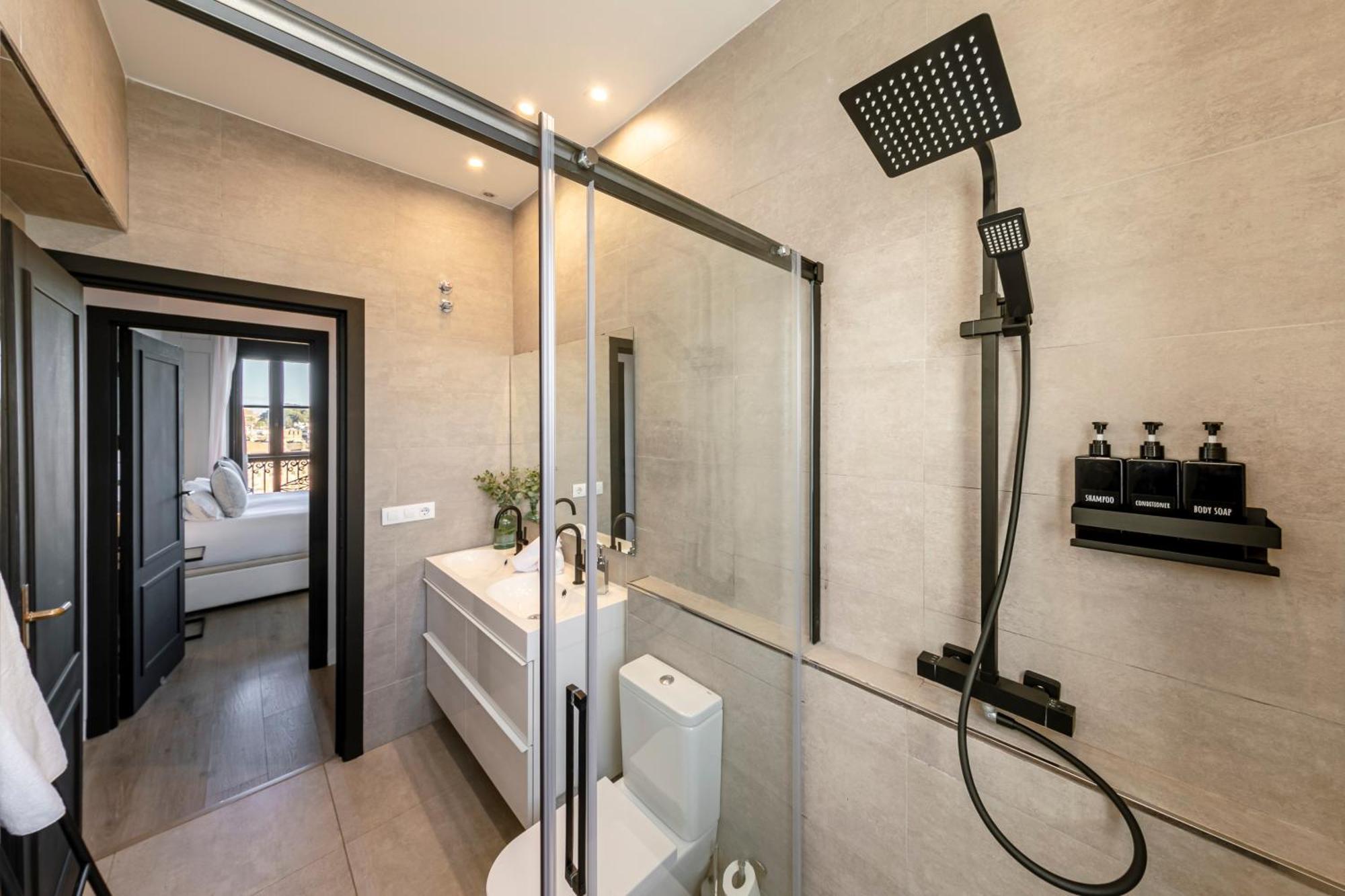 Isg Modern Atticpool At The Cathedralfree Parking Apartment