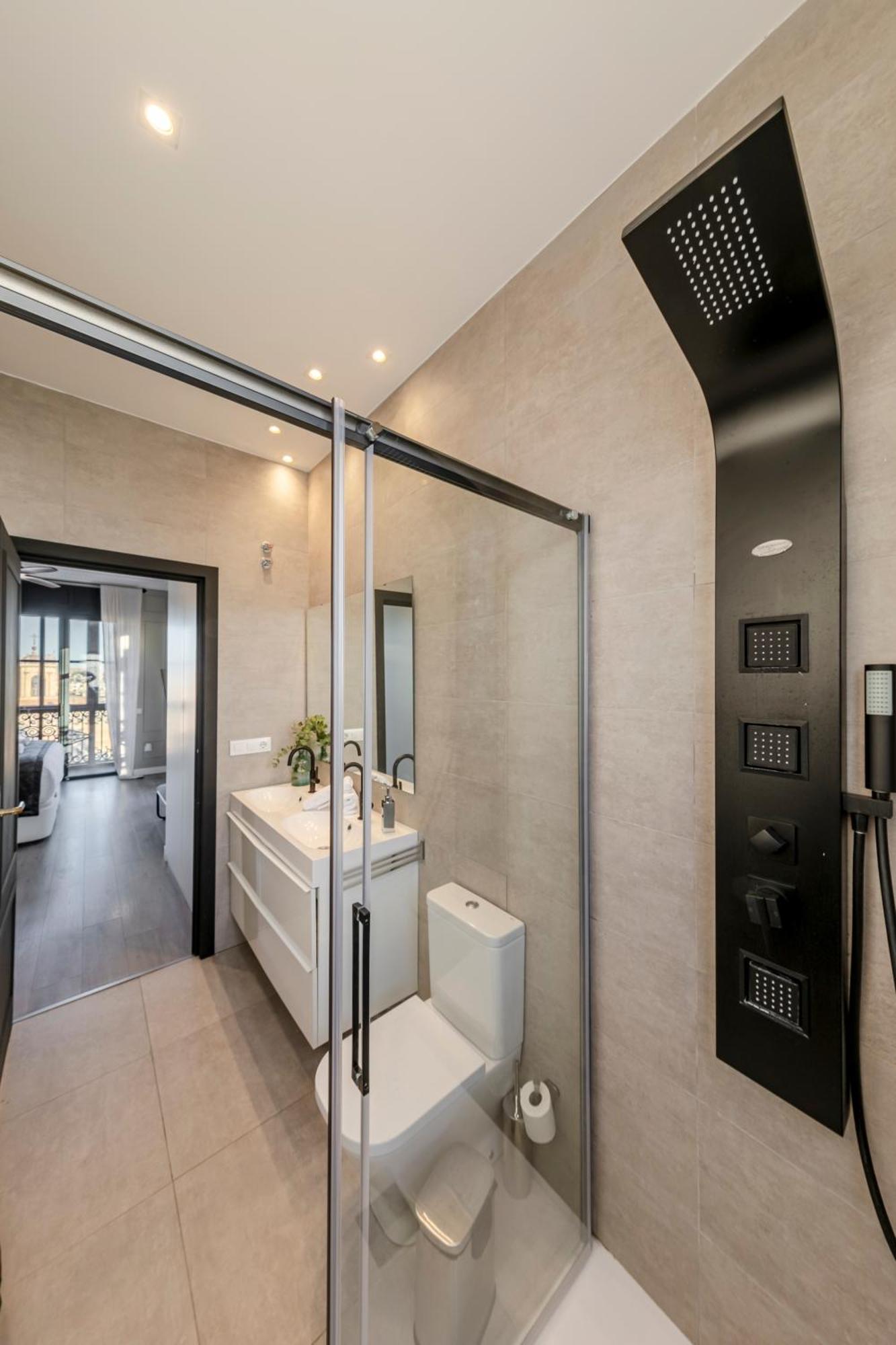 Isg Modern Atticpool At The Cathedralfree Parking * Seville