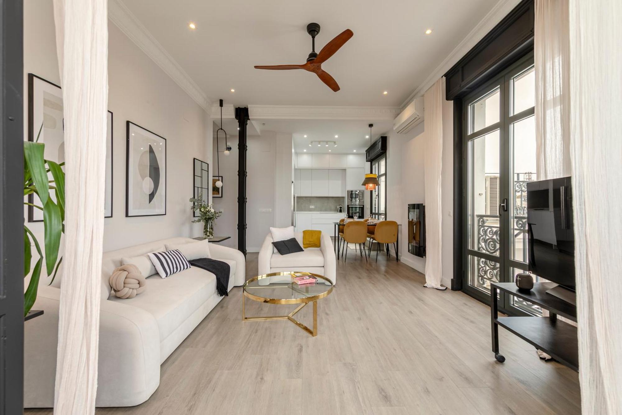 Isg Modern Atticpool At The Cathedralfree Parking Apartment