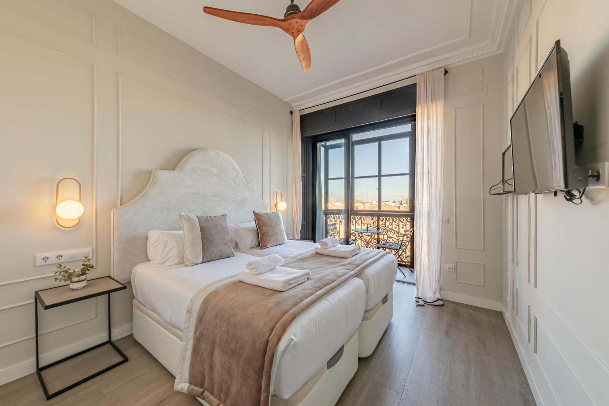 Isg Modern Atticpool At The Cathedralfree Parking Apartment Seville