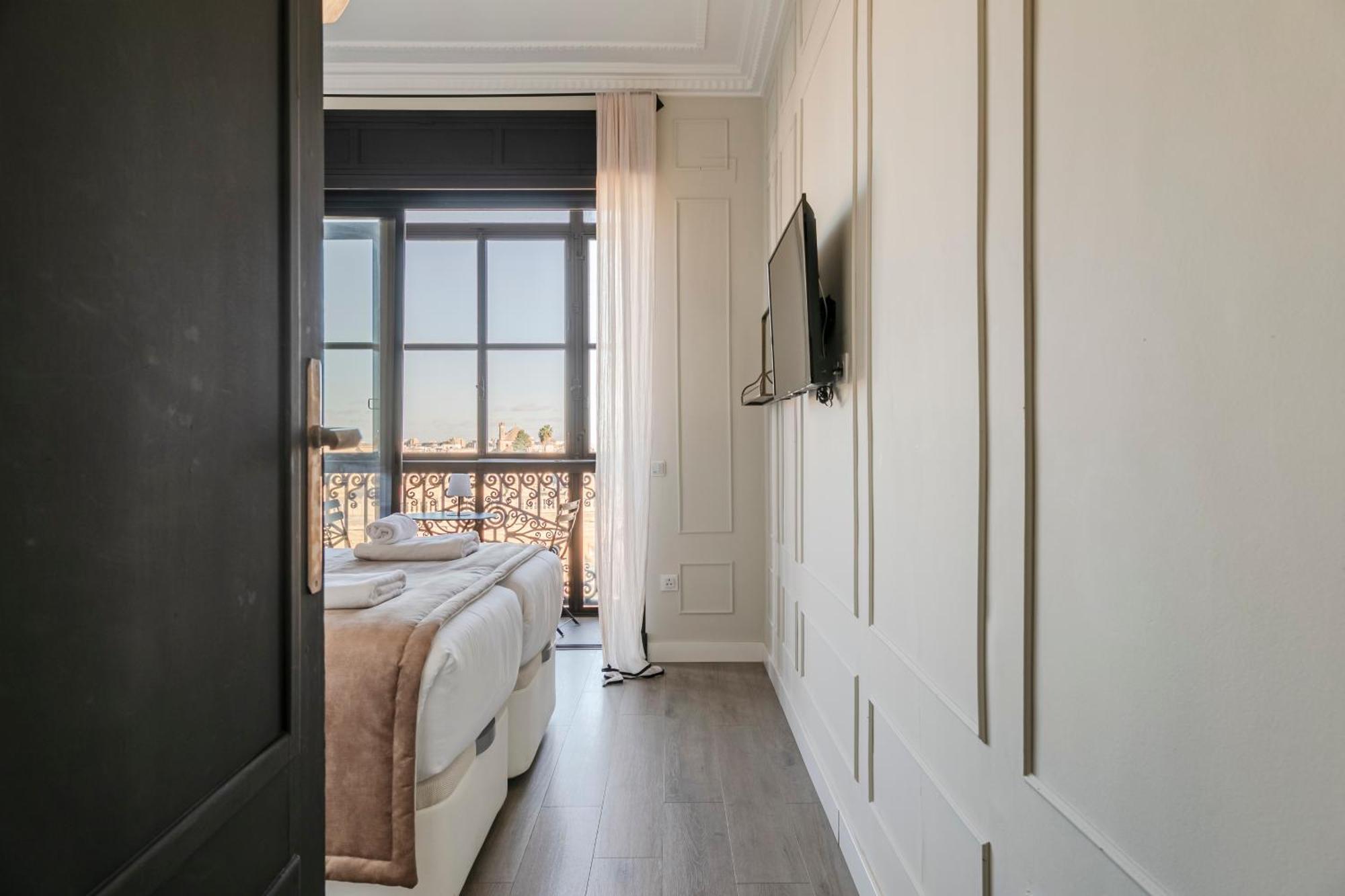 Isg Modern Atticpool At The Cathedralfree Parking Apartment Seville