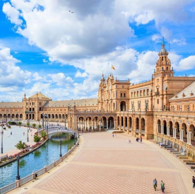 Piso Con Patio Privado Y Parking Nervion Apartment Seville