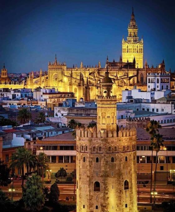 Piso Con Patio Privado Y Parking Nervion * Seville