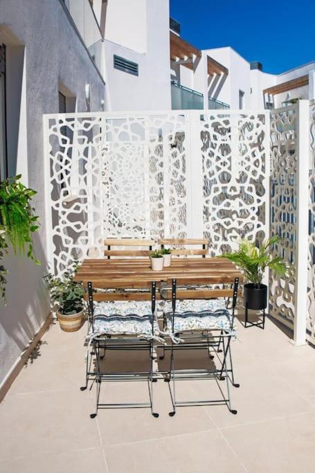 Live Like A Local In Contemporary Duplex Apartment Seville