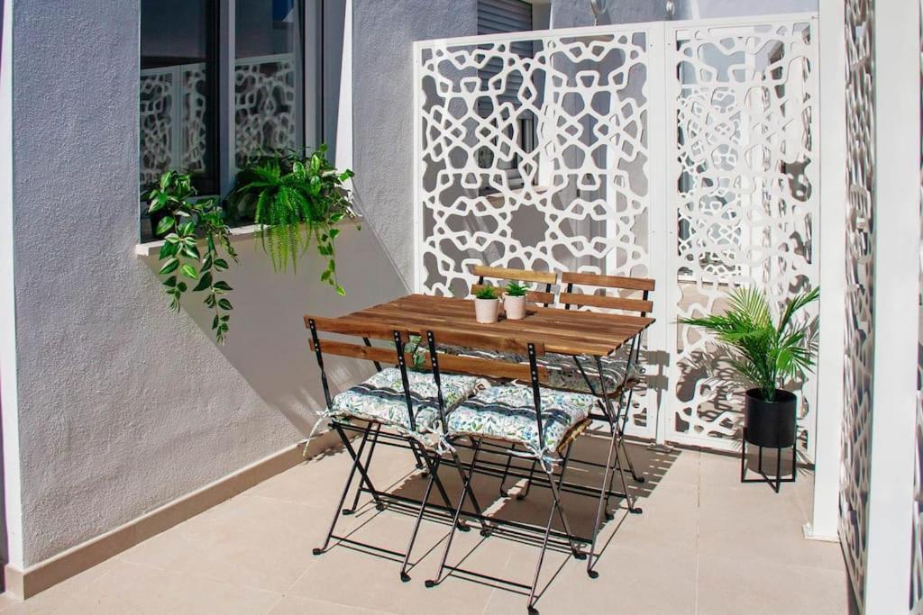 Live Like A Local In Contemporary Duplex Apartment *