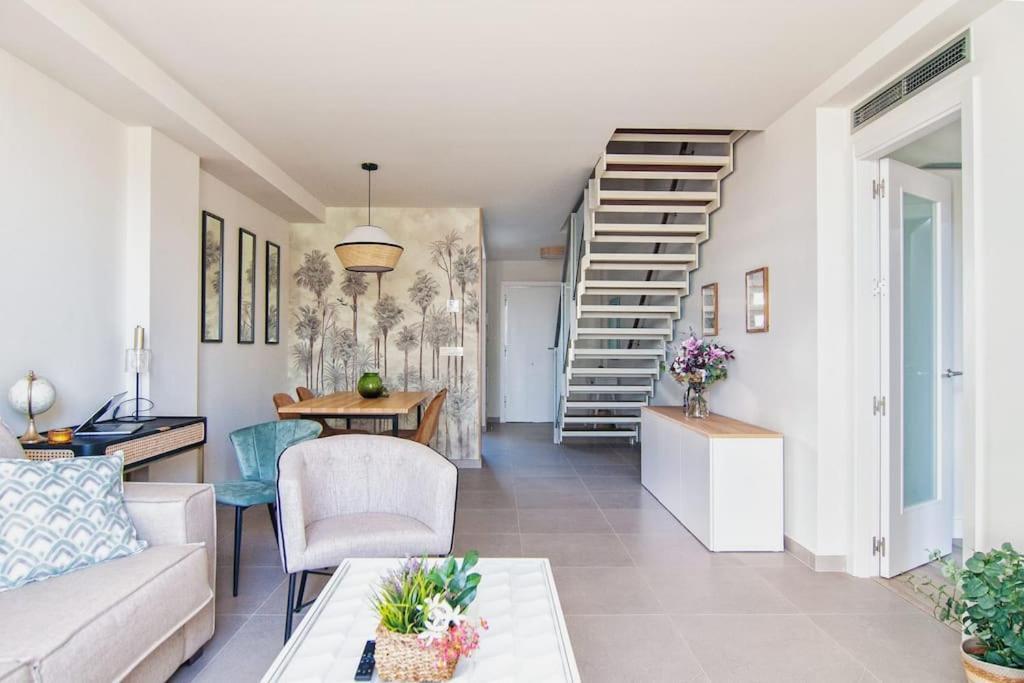 Live Like A Local In Contemporary Duplex Seville