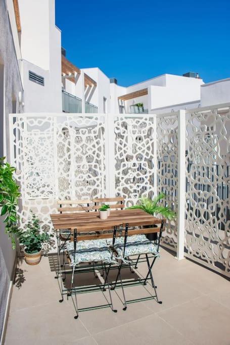 Live Like A Local In Contemporary Duplex Apartment Seville