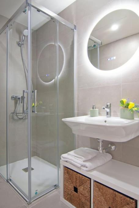 Live Like A Local In Contemporary Duplex Seville