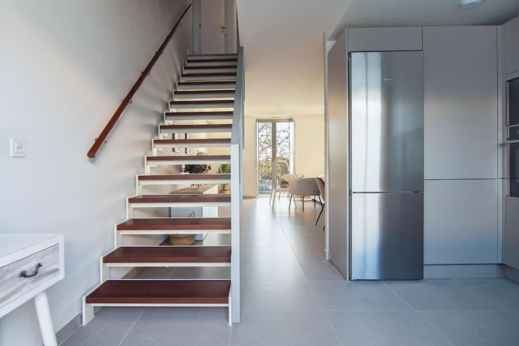 Live Like A Local In Contemporary Duplex Apartment Seville