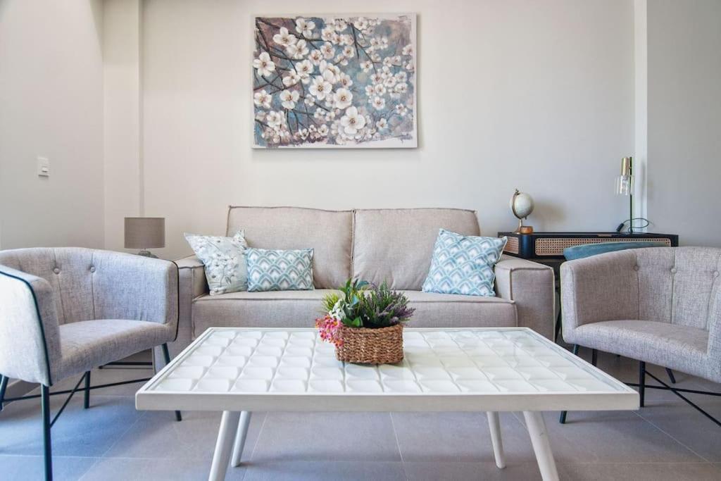 Live Like A Local In Contemporary Duplex Apartment Seville