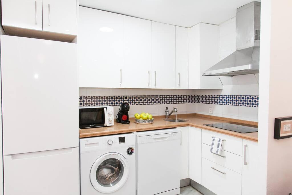 Idyllic & Loveliest With Patio.private Parking Apartment