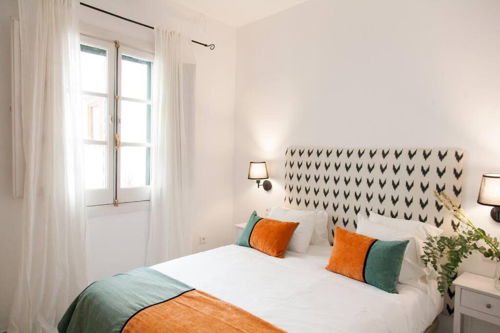 Idyllic & Loveliest With Patio.private Parking Apartment Seville