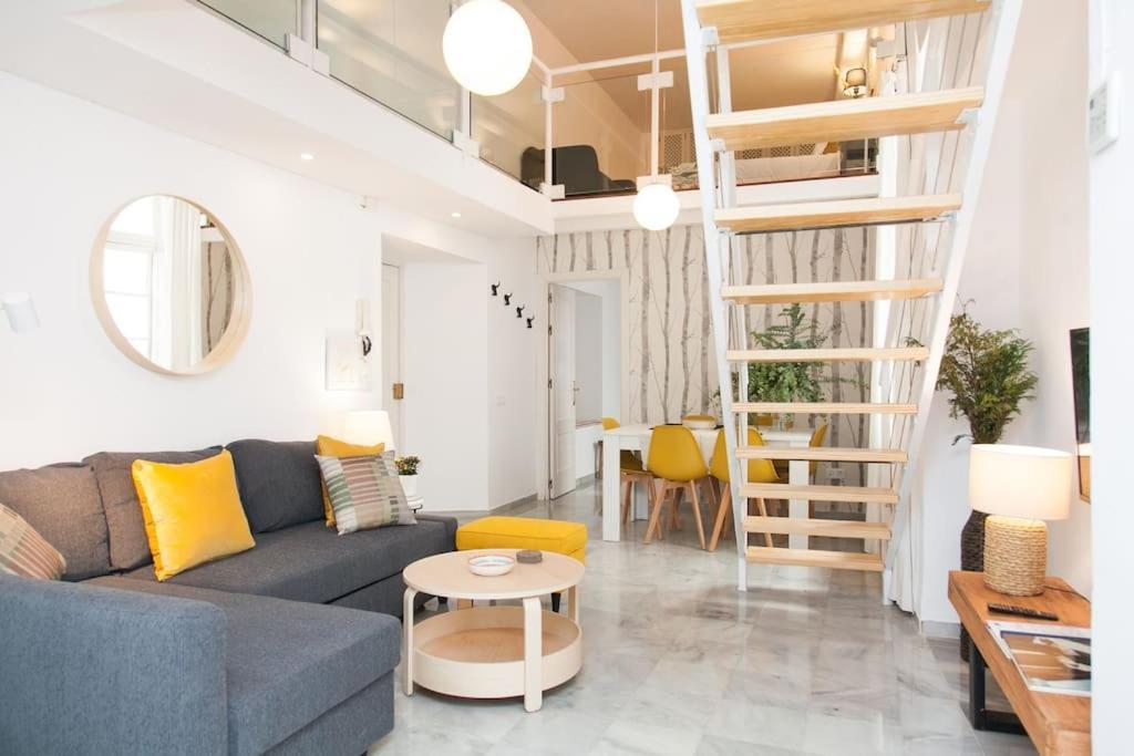 Apartment Idyllic & Loveliest With Patio.private Parking