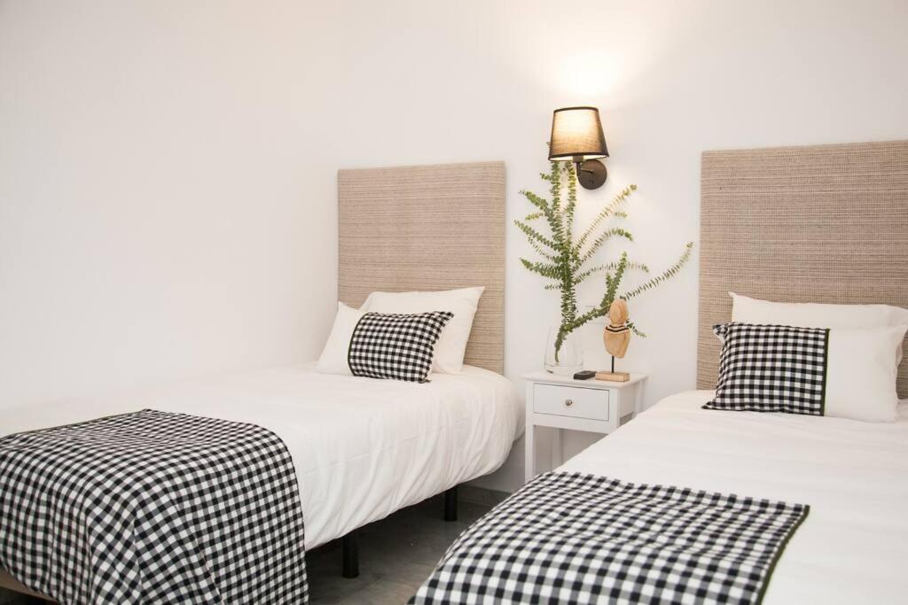Idyllic & Loveliest With Patio.private Parking Apartment *