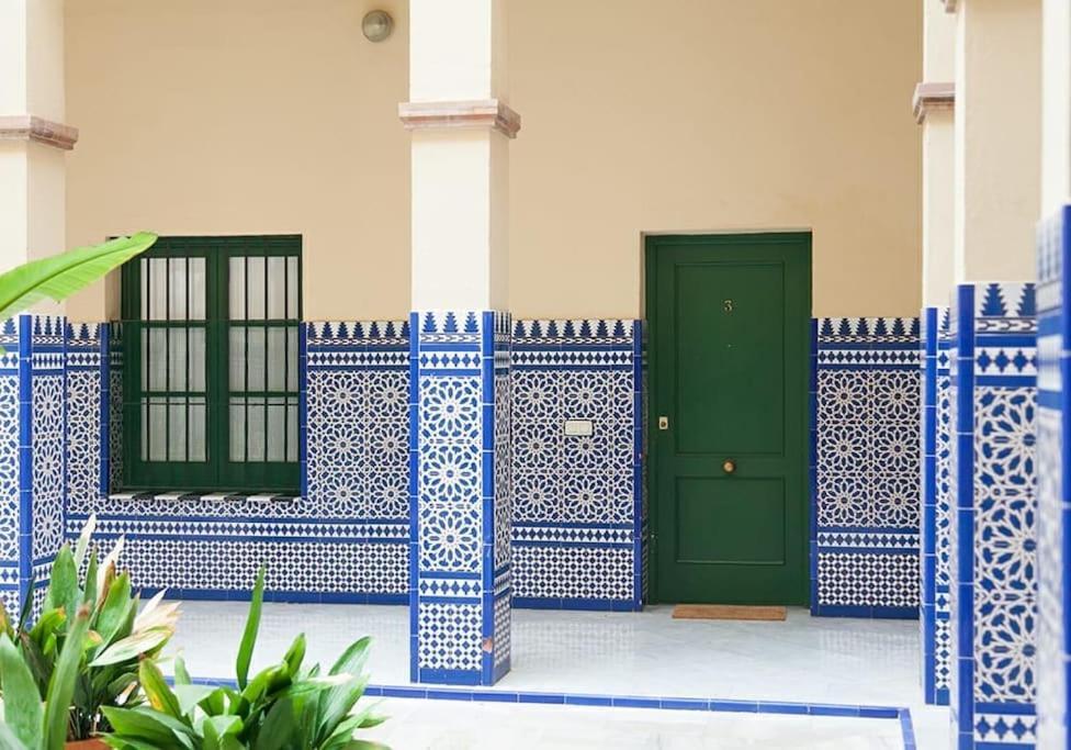 Idyllic & Loveliest With Patio.private Parking Apartment Seville