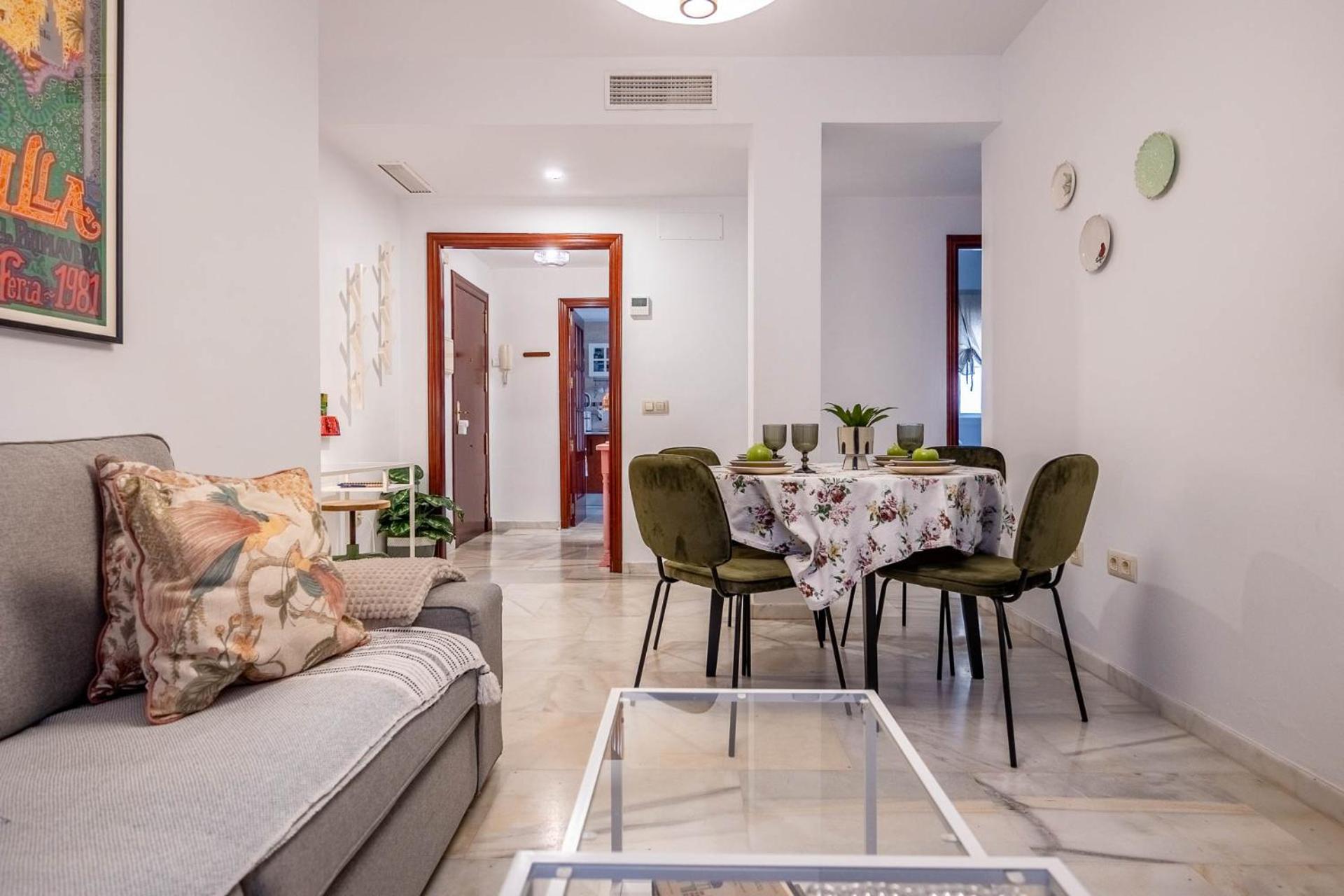 Piso Con Patio Privado Y Parking Nervion Apartment *