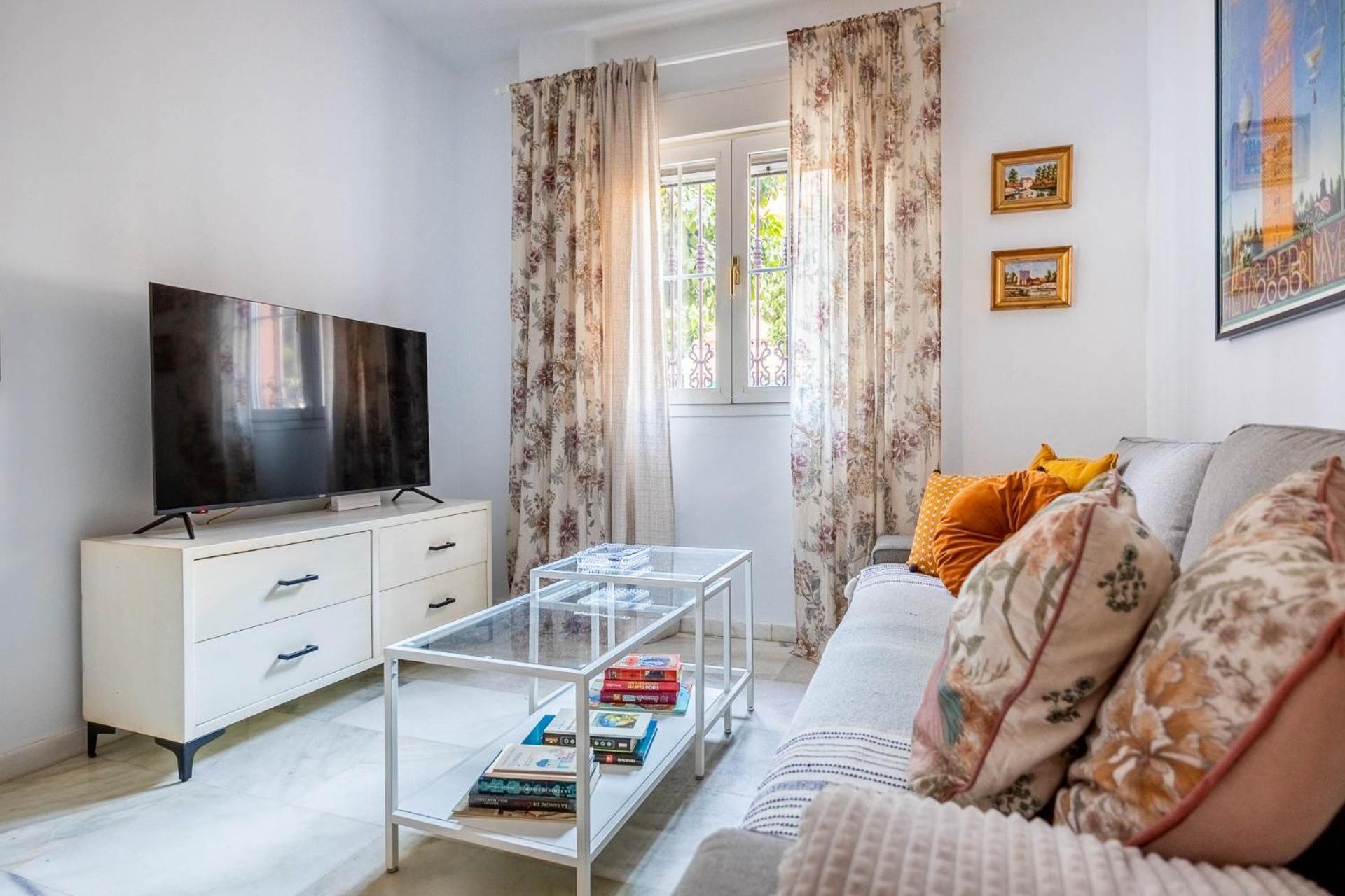 Piso Con Patio Privado Y Parking Nervion Apartment Seville