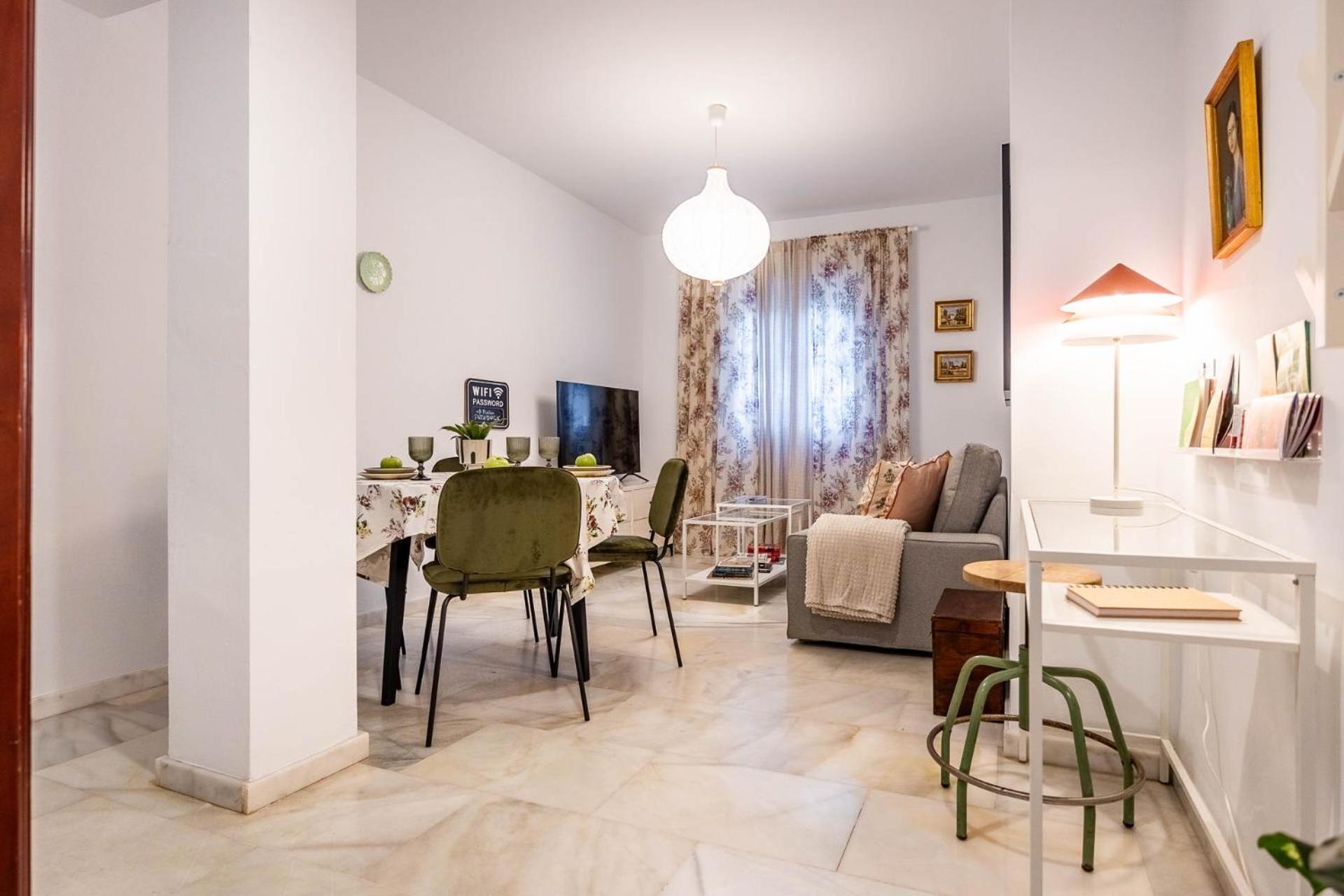 Piso Con Patio Privado Y Parking Nervion Seville