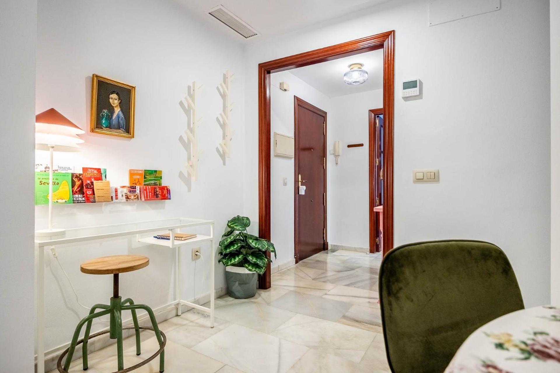 Piso Con Patio Privado Y Parking Nervion Seville