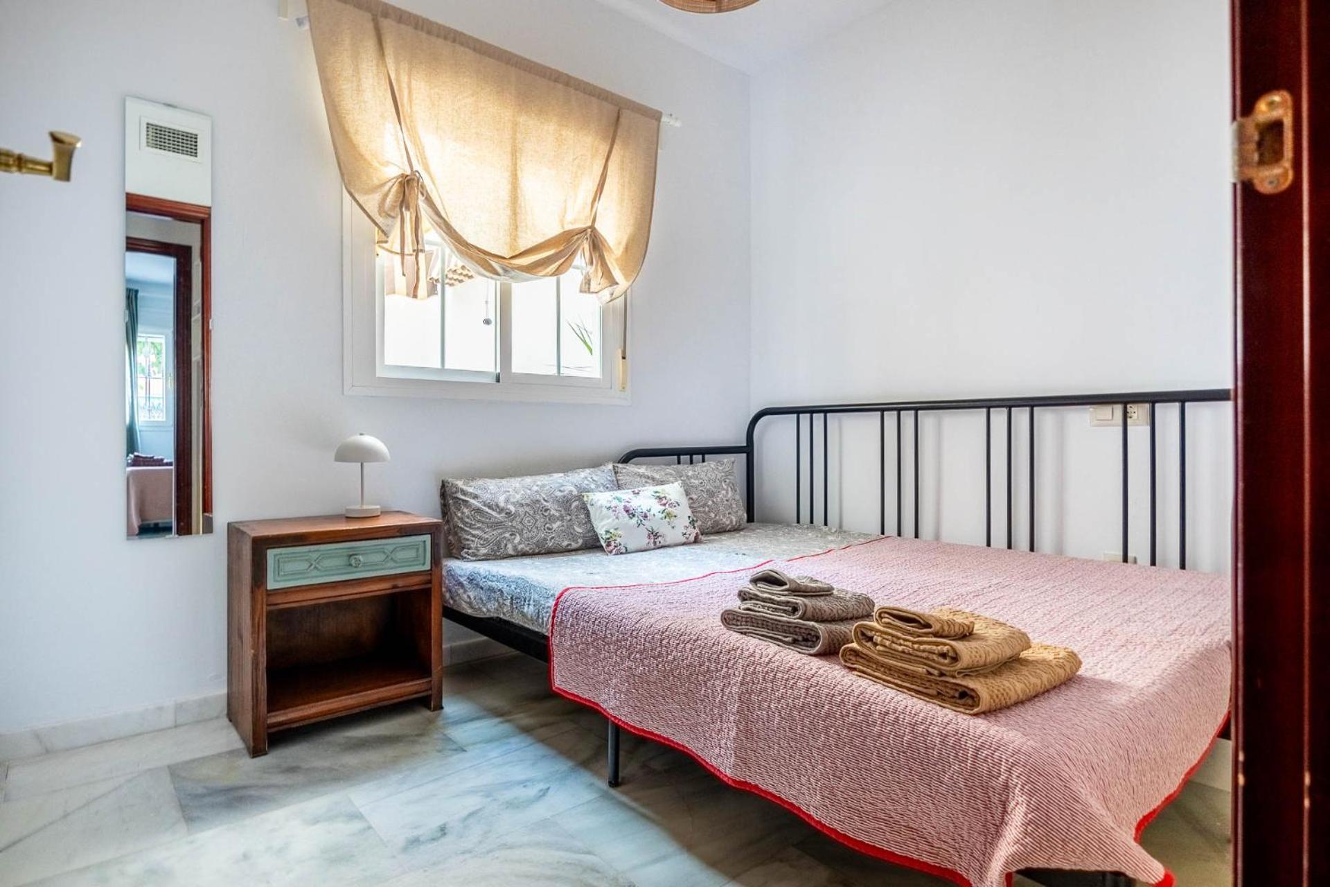 Piso Con Patio Privado Y Parking Nervion Apartment *