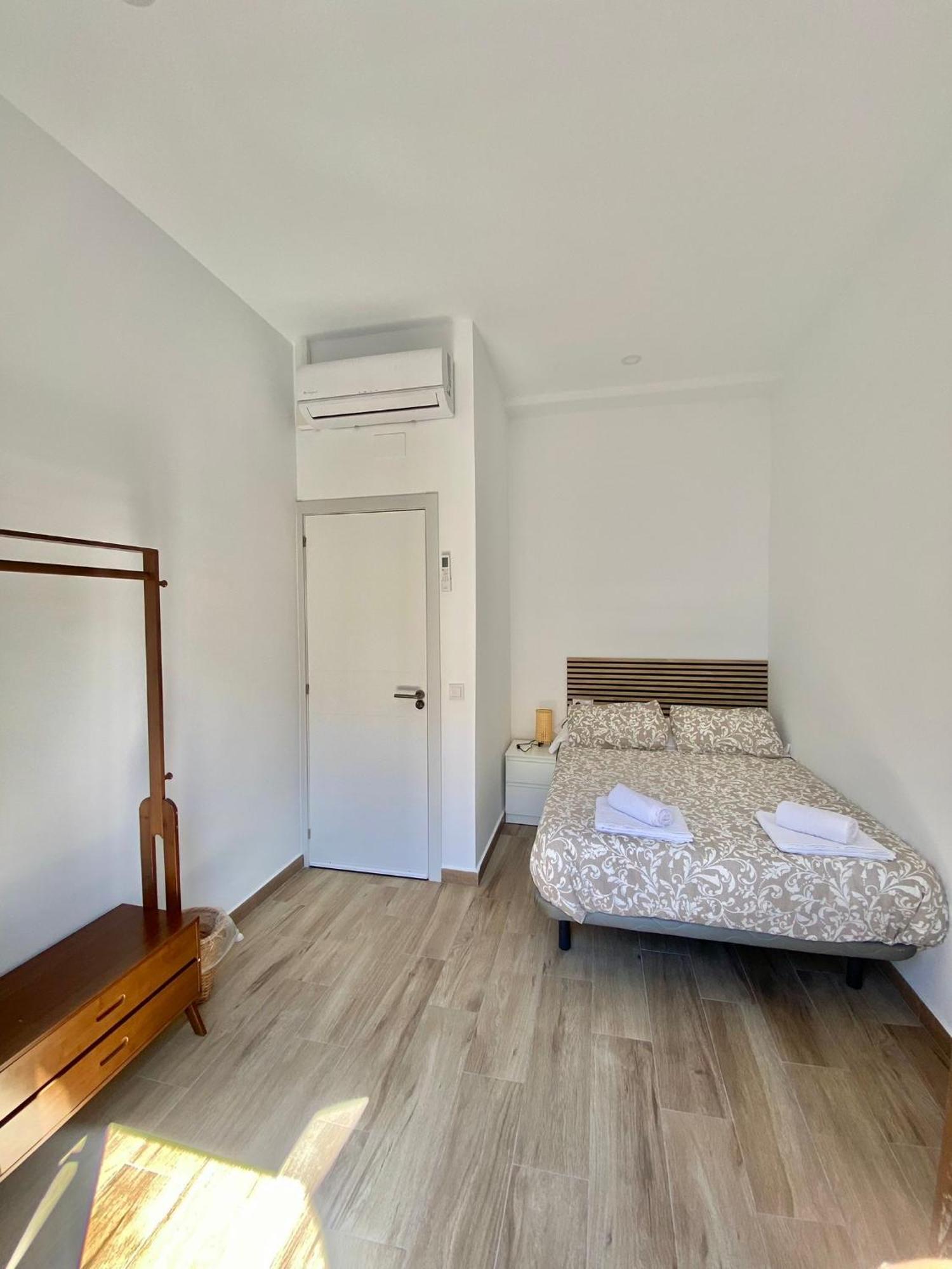 Triana Riverside Hostel