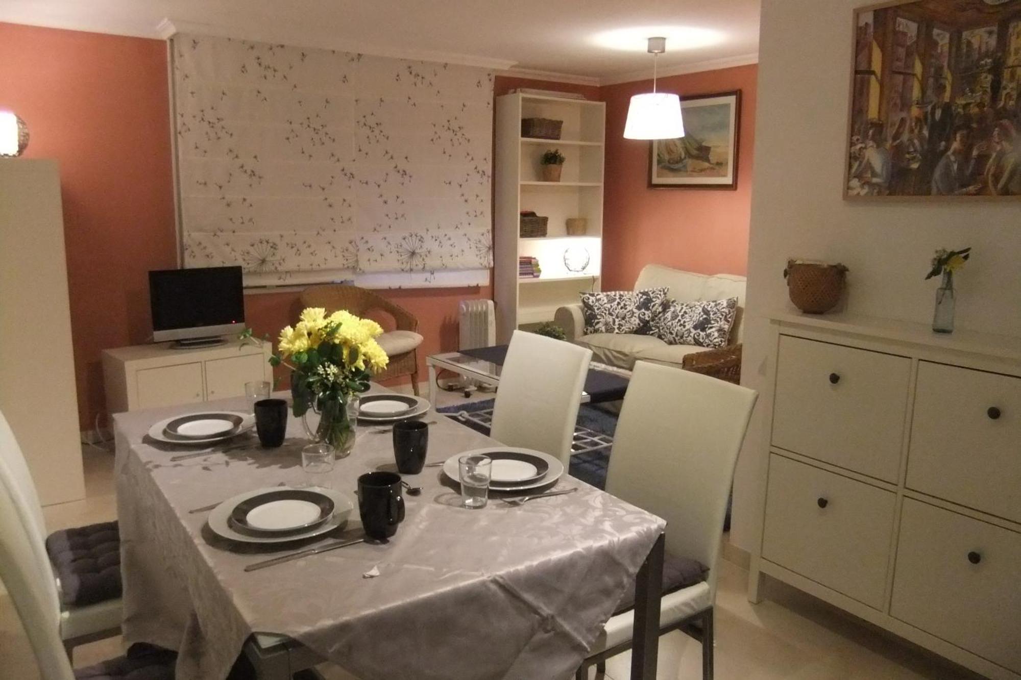 Cozy And Charming House In Apartment