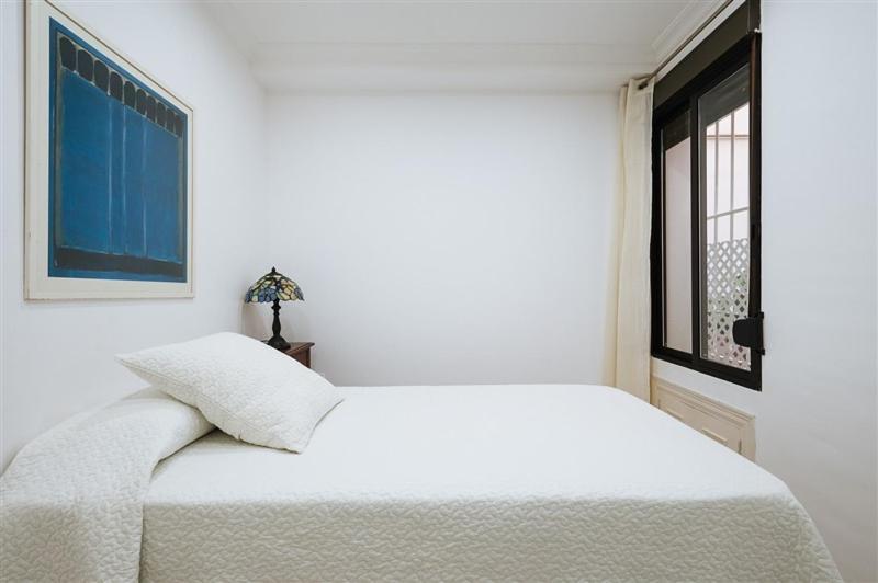 Atanasio Barron- Free Parking Apartment