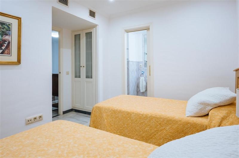 Atanasio Barron- Free Parking Apartment Seville