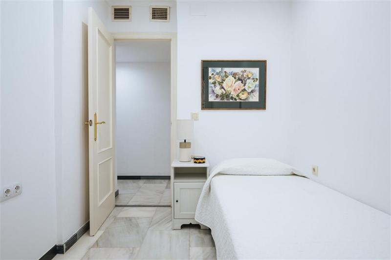 Atanasio Barron- Free Parking Apartment Seville