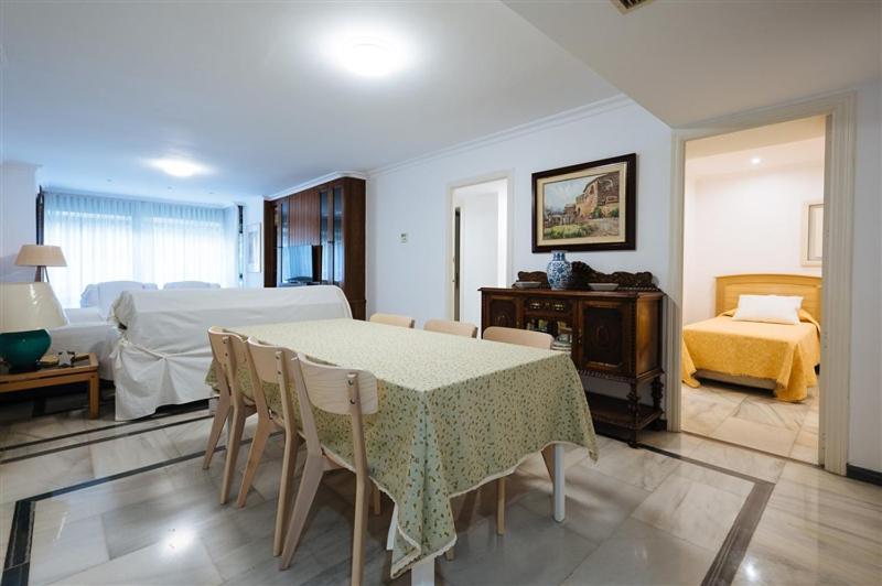 Atanasio Barron- Free Parking Apartment Seville