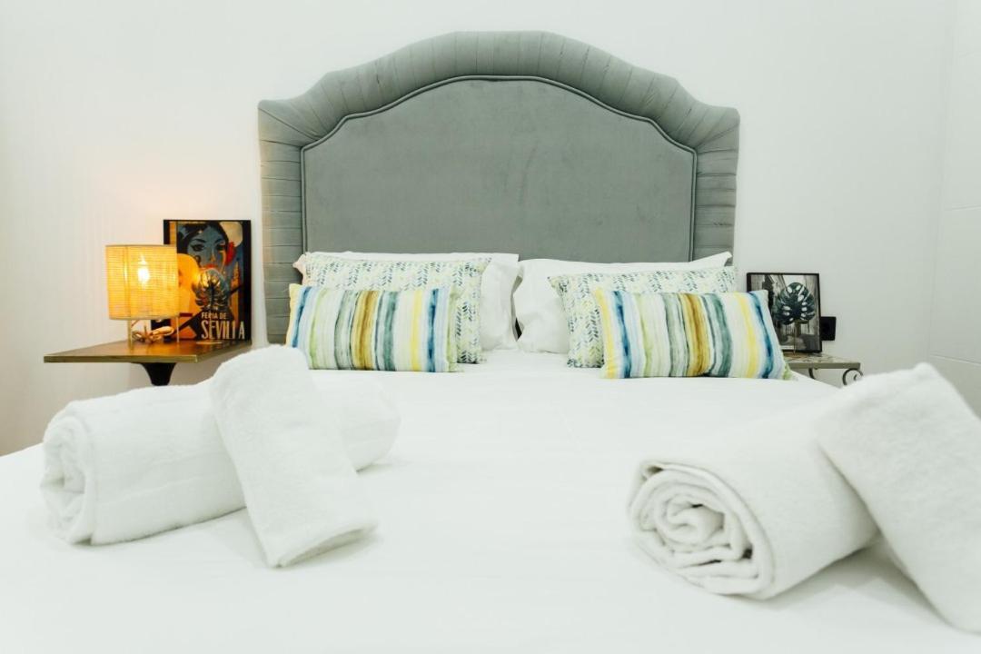 Modern With Seasonal Swimming Pool- 1bd 1bth- Goyeneta Apartment Seville