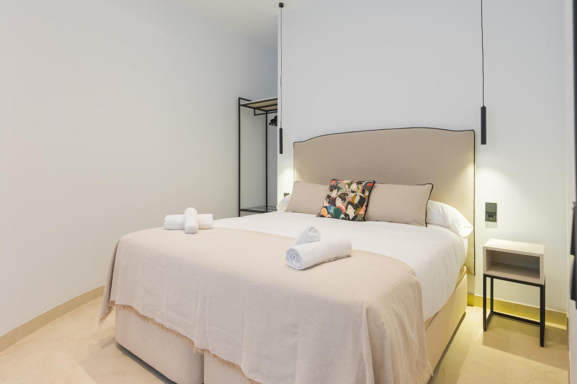 Apartment New Design - Private Patio - Gallos 3 *