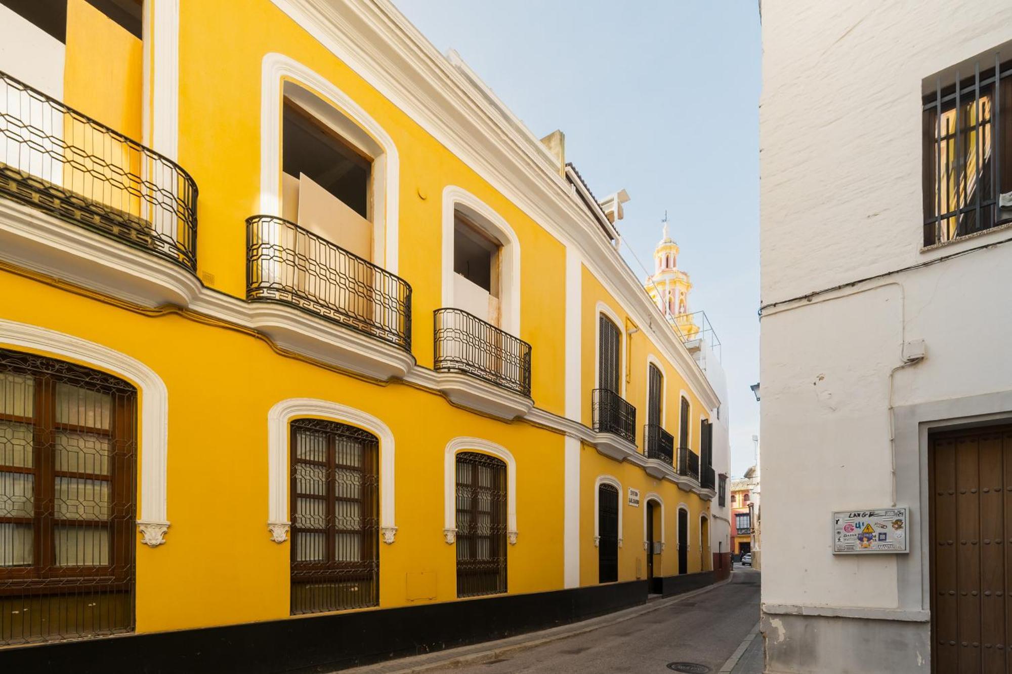 Wide With Terrace & Parking- 3bd 2bth- Alfalfa *