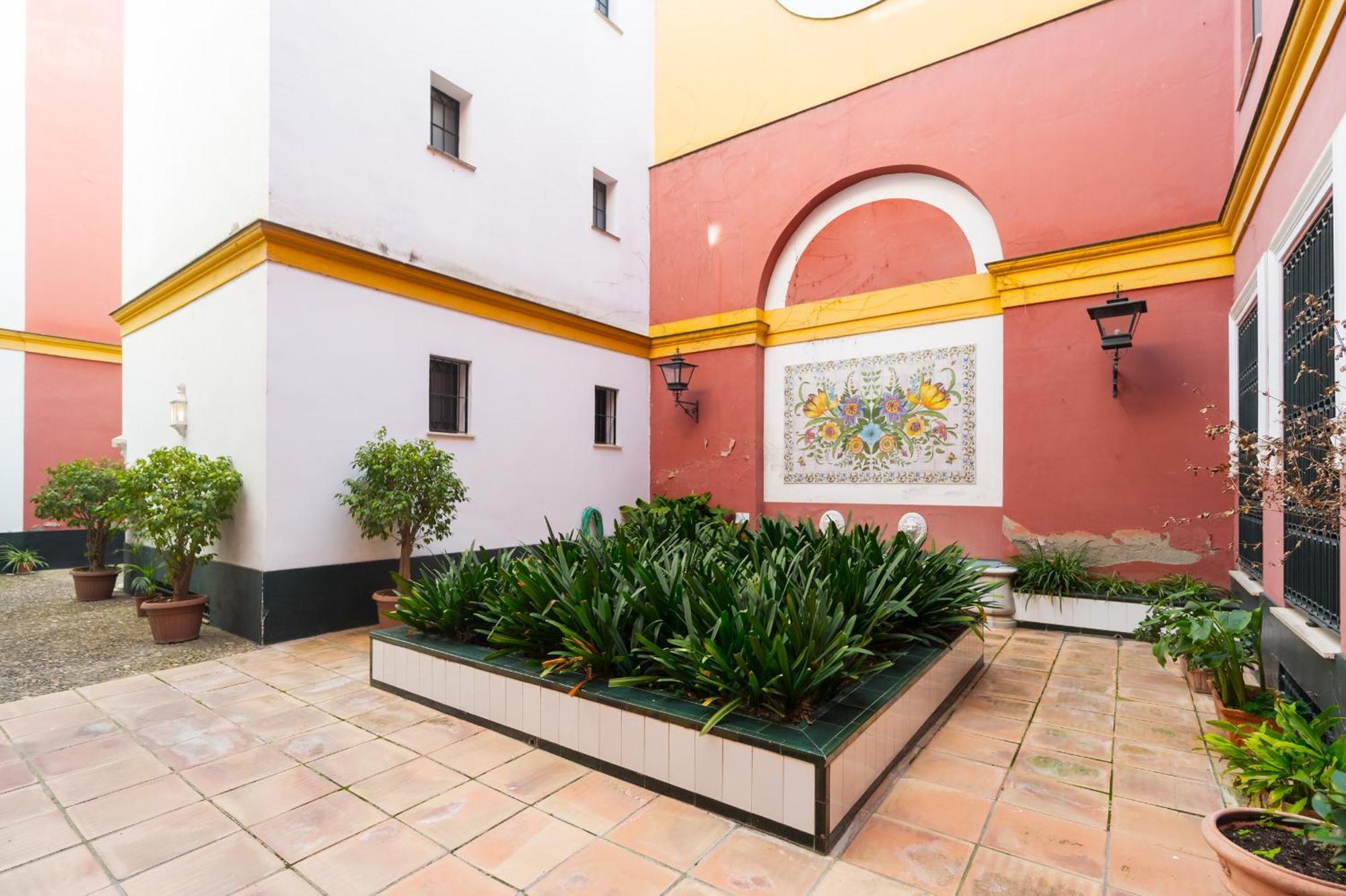 Apartment Wide With Terrace & Parking- 3bd 2bth- Alfalfa