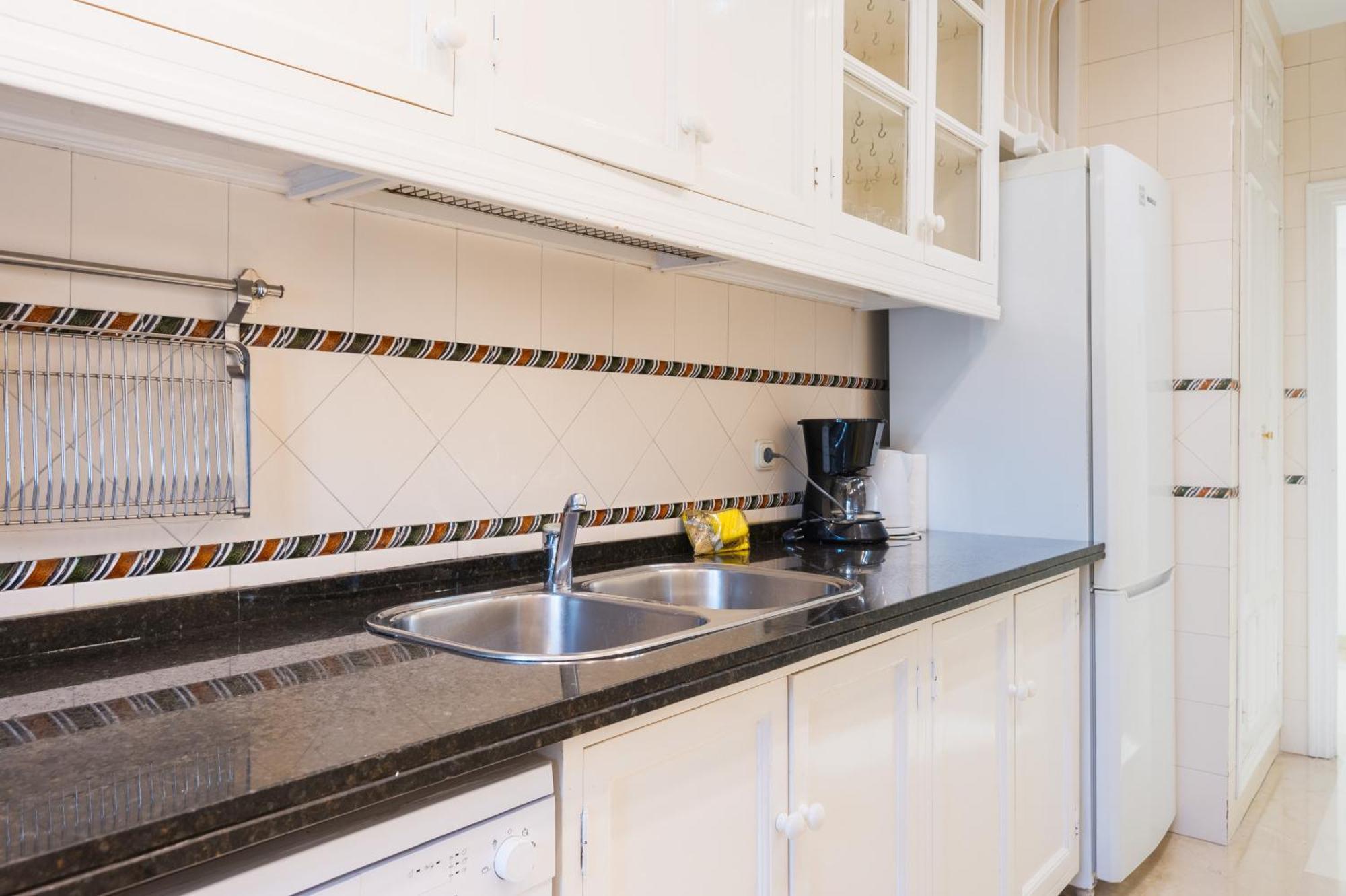 Apartment Wide With Terrace & Parking- 3bd 2bth- Alfalfa Seville