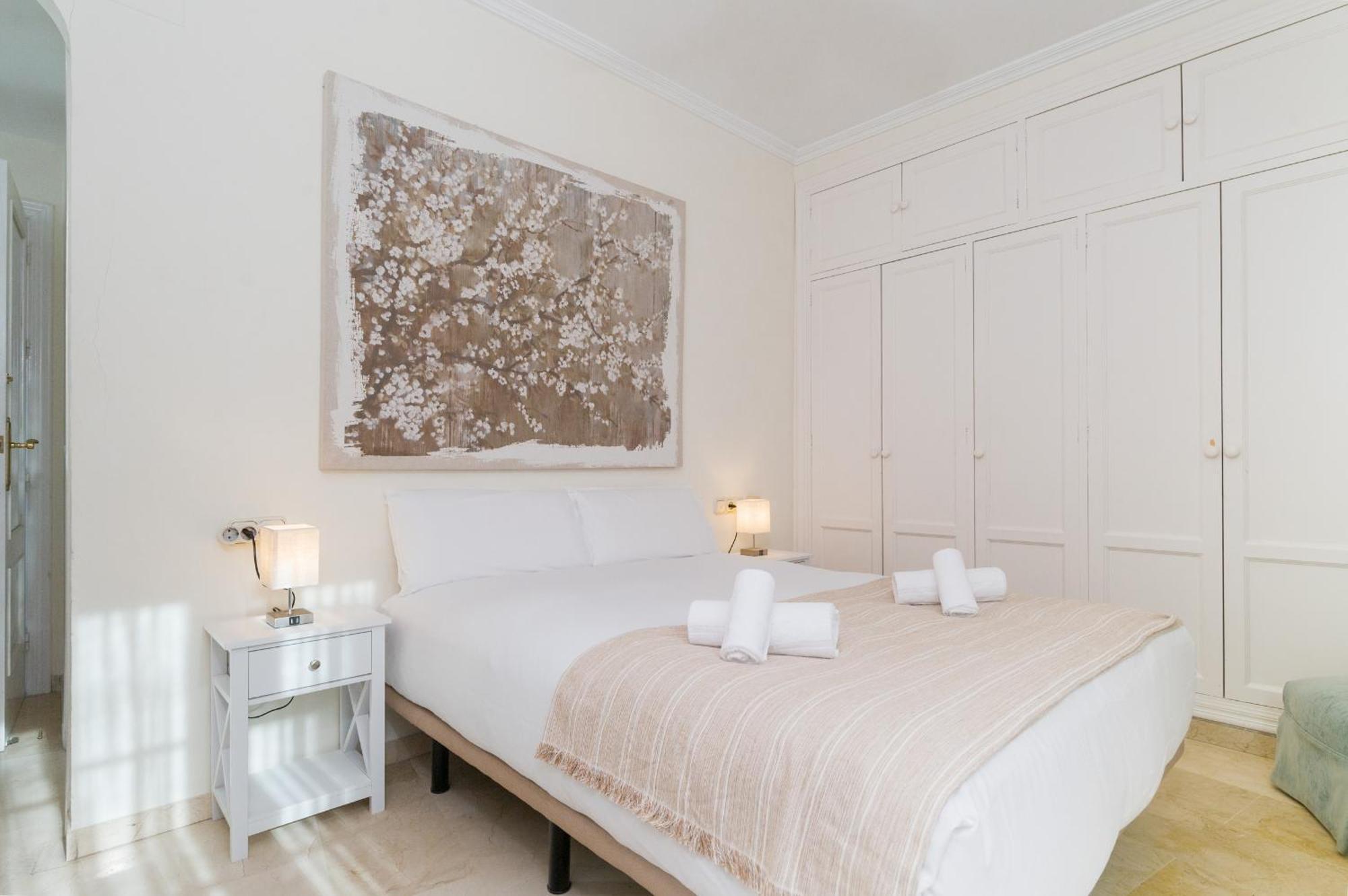 Wide With Terrace & Parking- 3bd 2bth- Alfalfa *