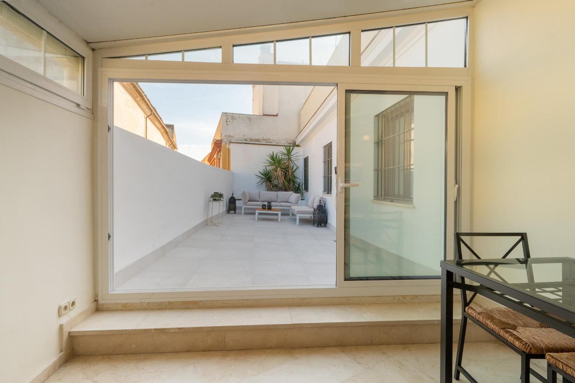 Wide With Terrace & Parking- 3bd 2bth- Alfalfa * Seville